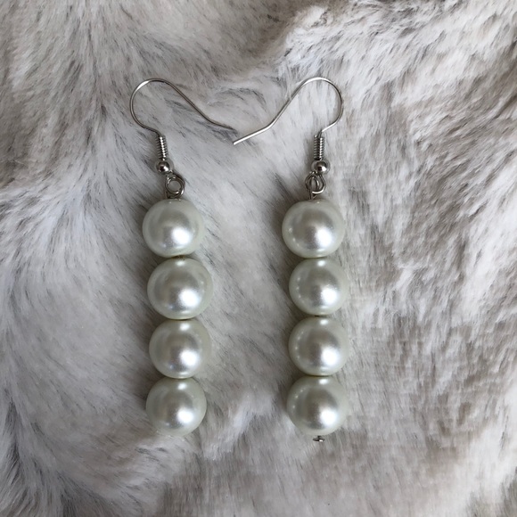 Pearl dangle earrings - Picture 1 of 2
